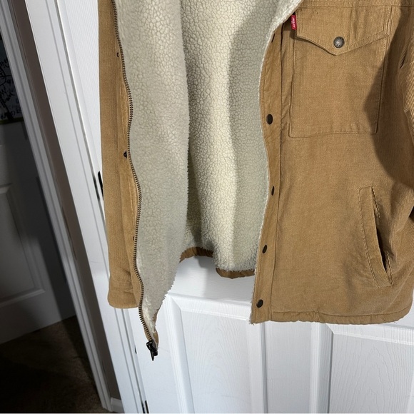 Levi's Corduroy sherpa lined jacket, tan, size L, casual, fall, autumn, outdoors - Picture 9 of 13